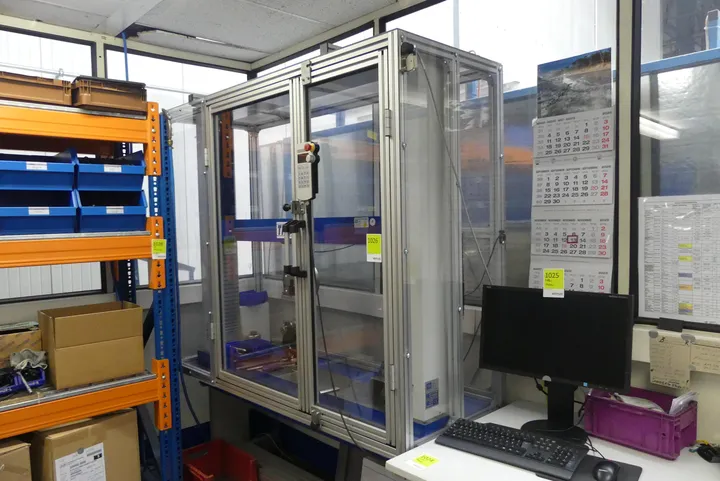 TIRA test 2850 Zug-/Druckprüfmaschine, mit Schutzgehäuse